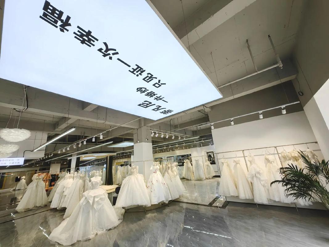 一家藏在批发市场的婚纱工厂店
